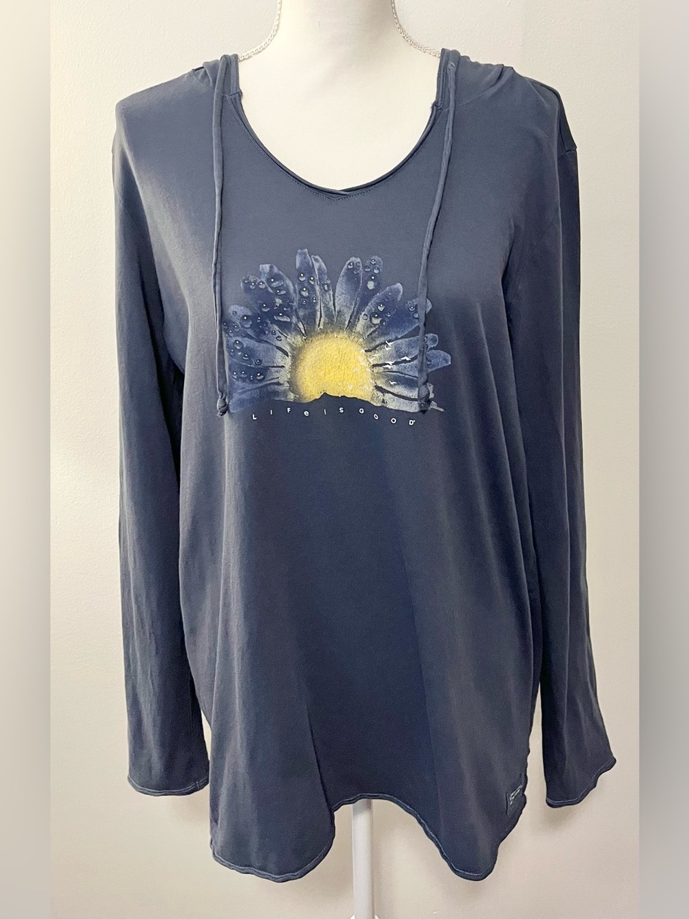 Life Is Good Women’s Crusher Lite Hooded Lg Sleeve Tee With Flower Graphic. Sz L